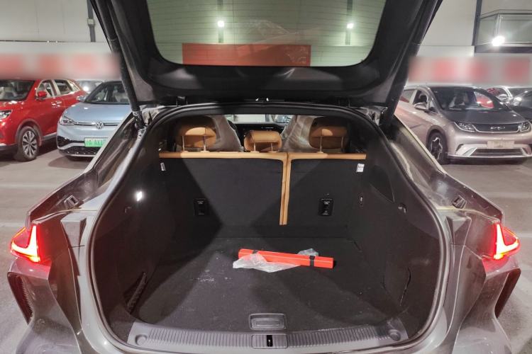 Used Rising R7 2022 Long-Range Advanced Edition Trunk