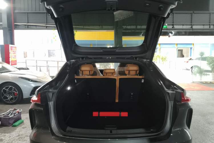 Used Rising R7 2022 Long-Range Advanced Edition Trunk