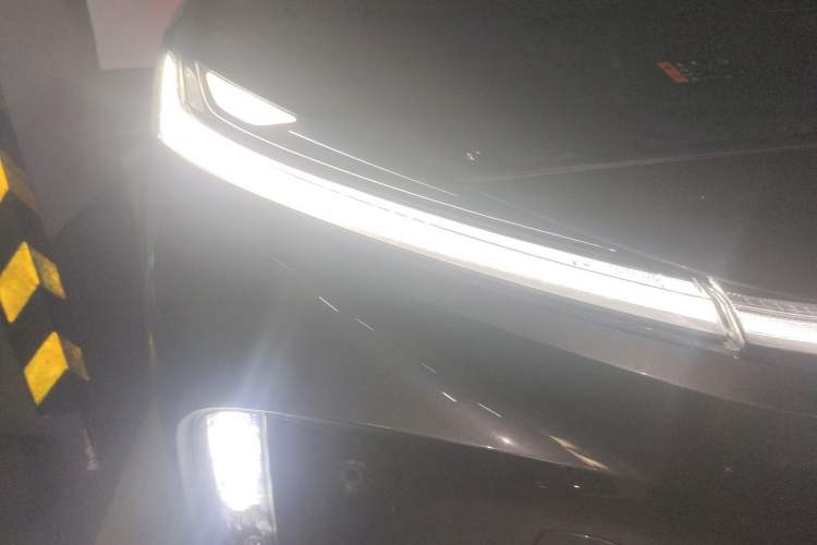 Used Rising R7 2022 Flagship Advanced Edition Right Front Headlight