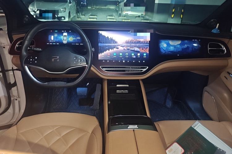 Used Rising R7 2022 Long-Range Advanced Edition Center Console
