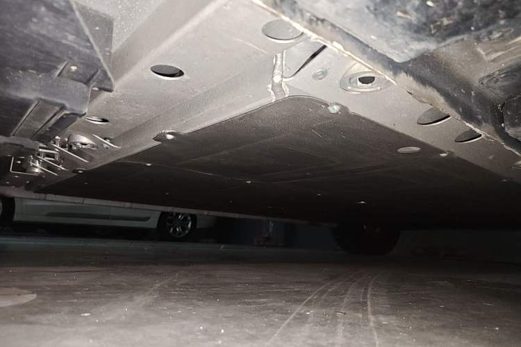 Used Rising R7 2022 Long-Range Advanced Edition Chassis Front Left