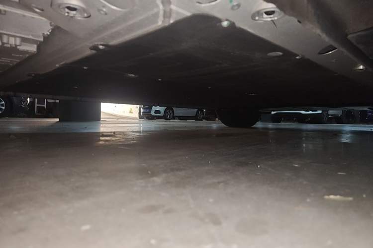 Used Rising R7 2022 Long-Range Advanced Edition Chassis Rear Right