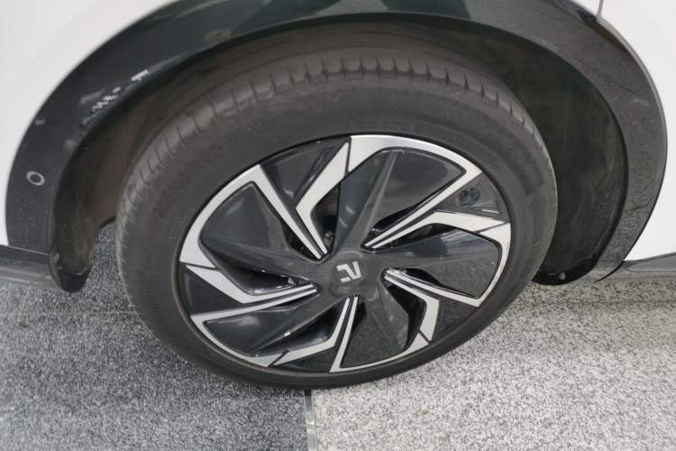 Used Rising R7 2022 Long-Range Advanced Edition Exterior 8
