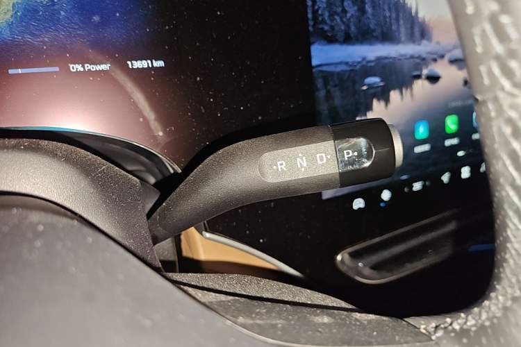 Used Rising R7 2022 Long-Range Advanced Edition Gear Lever