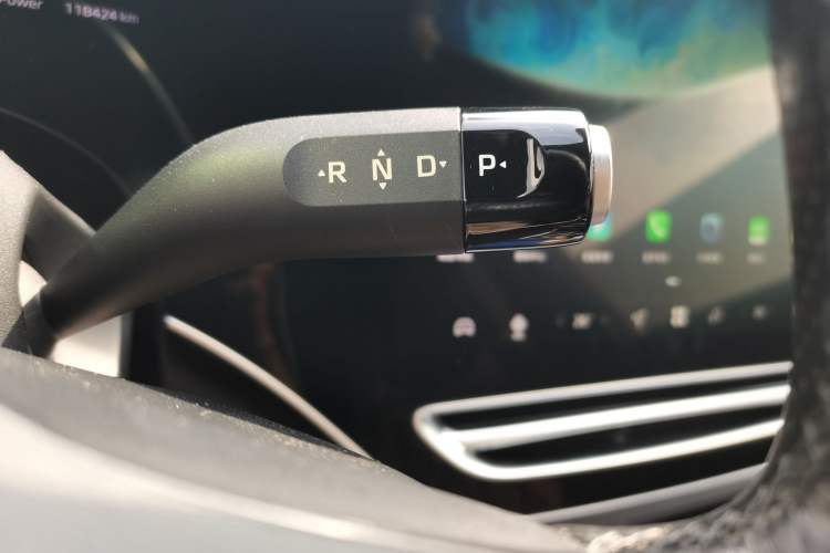 Used Rising R7 2022 Long-Range Advanced Edition Gear Lever