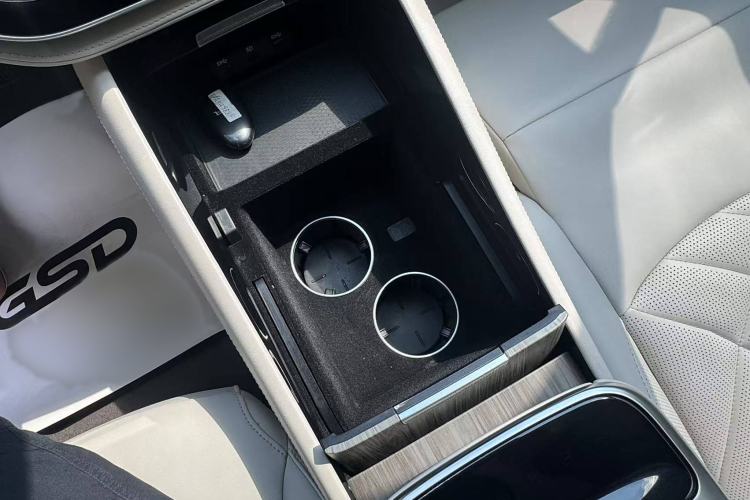 Used Rising R7 2022 Flagship Advanced Edition Interior 12
