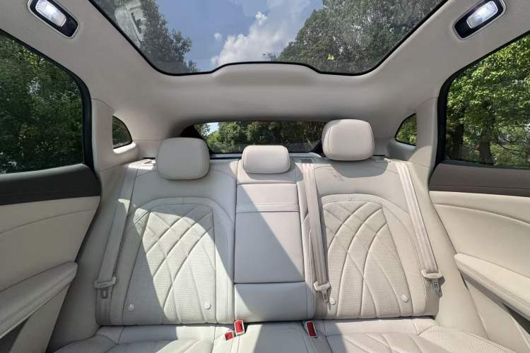 Used Rising R7 2022 Flagship Advanced Edition Interior 14