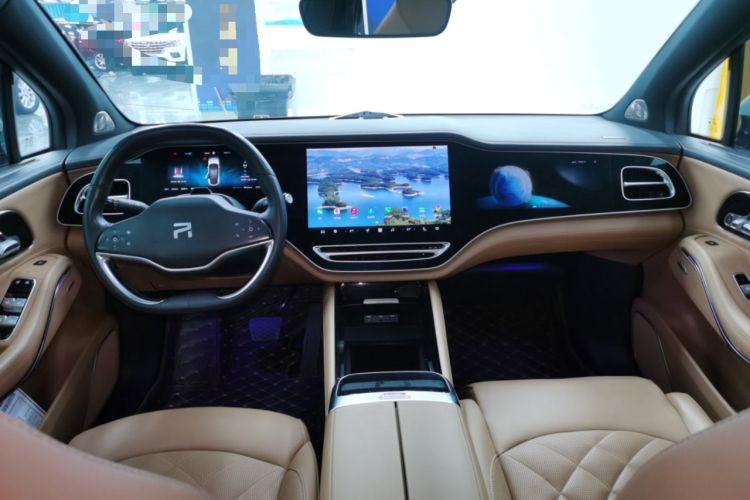 Used Rising R7 2022 Long-Range Advanced Edition Interior 2