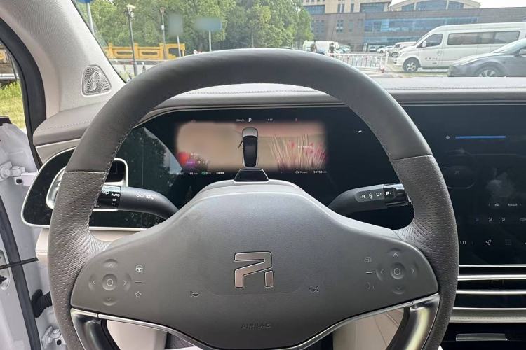 Used Rising R7 2022 Flagship Advanced Edition Interior 2