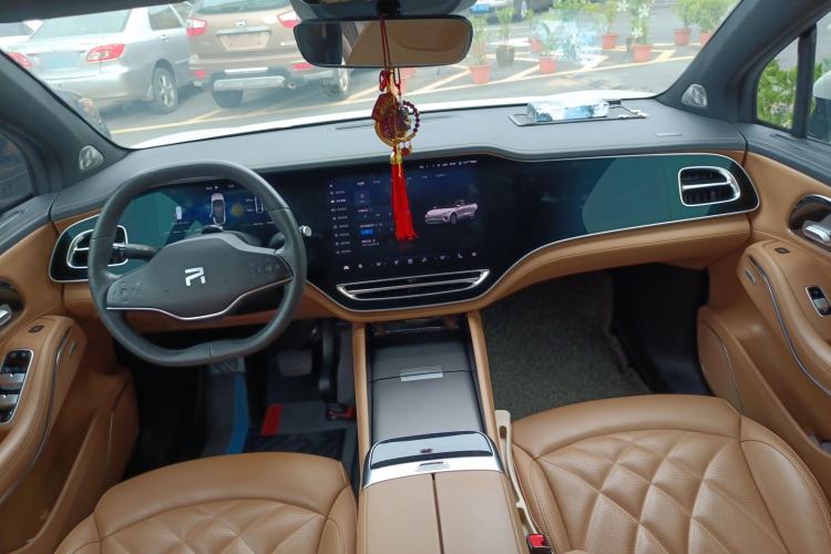 Used Rising R7 2022 Long-Range Advanced Edition Interior 2
