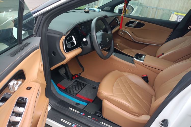 Used Rising R7 2022 Long-Range Advanced Edition Interior 3