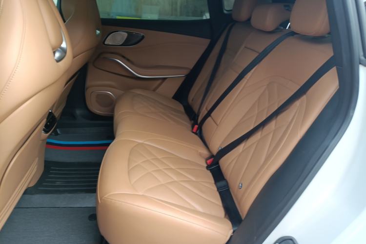 Used Rising R7 2022 Long-Range Advanced Edition Interior 4