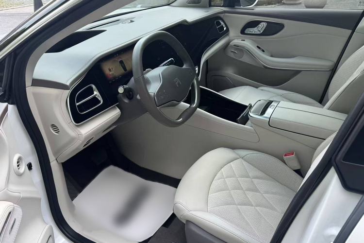 Used Rising R7 2022 Flagship Advanced Edition Interior 5