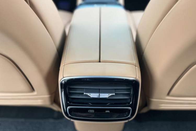 Used Rising R7 2022 Flagship Advanced Edition Interior 5