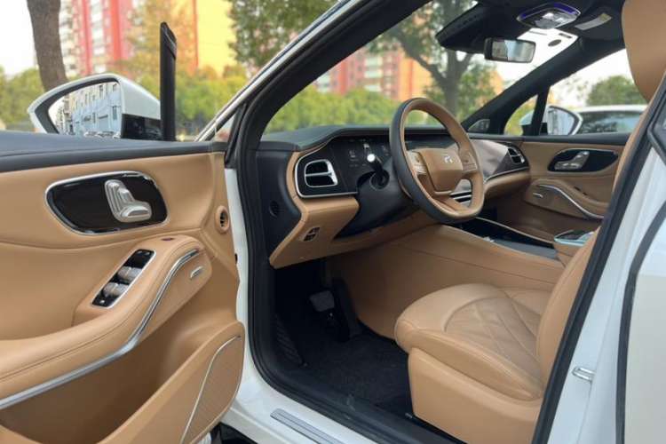 Used Rising R7 2022 Flagship Advanced Edition Interior 9