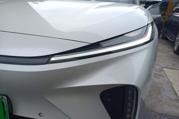 Used Rising R7 2022 Long-Range Advanced Edition Left Front Headlight