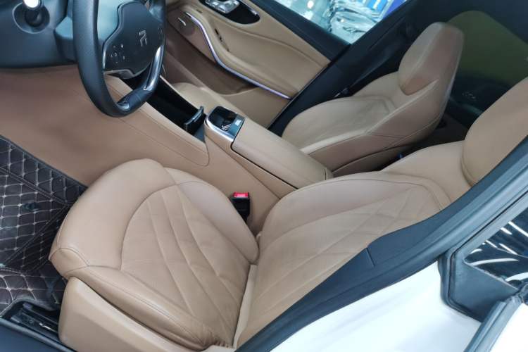 Used Rising R7 2022 Long-Range Advanced Edition Left Front Seat