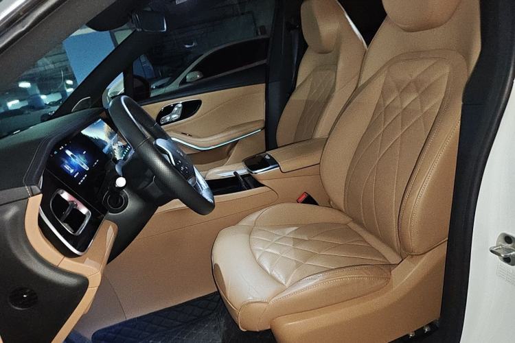 Used Rising R7 2022 Long-Range Advanced Edition Left Front Seat