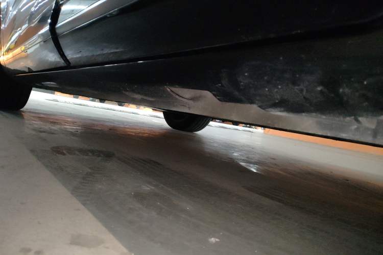 Used Rising R7 2022 High-Performance Advanced Edition Left Side Sill