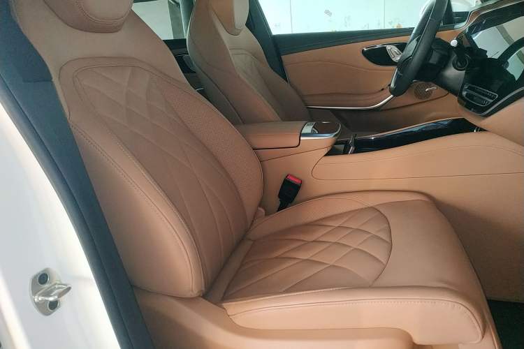 Used Rising R7 2022 Flagship Advanced Edition Right Front Seat