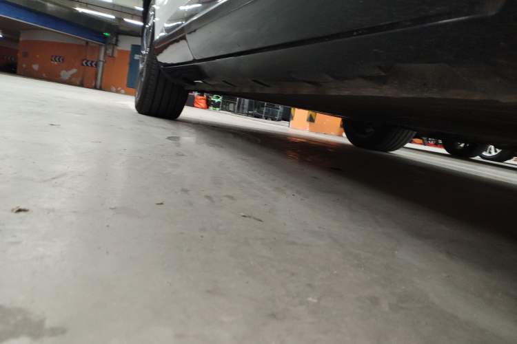 Used Rising R7 2022 High-Performance Advanced Edition Right Side Sill