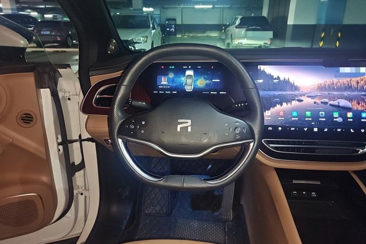 Used Rising R7 2022 Long-Range Advanced Edition Steering Wheel