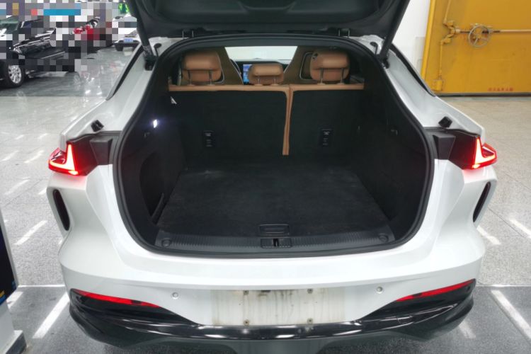 Used Rising R7 2022 Long-Range Advanced Edition Trunk