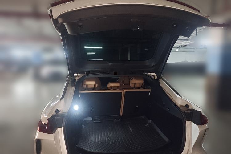 Used Rising R7 2022 Long-Range Advanced Edition Trunk
