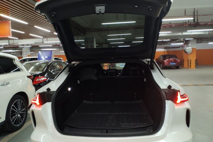 Used Rising R7 2022 High-Performance Advanced Edition Trunk