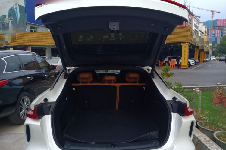 Used Rising R7 2022 Long-Range Advanced Edition Trunk