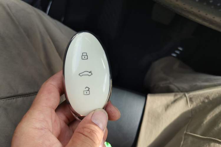 Used Rising R7 2022 Long-Range Advanced Edition Vehicle Key