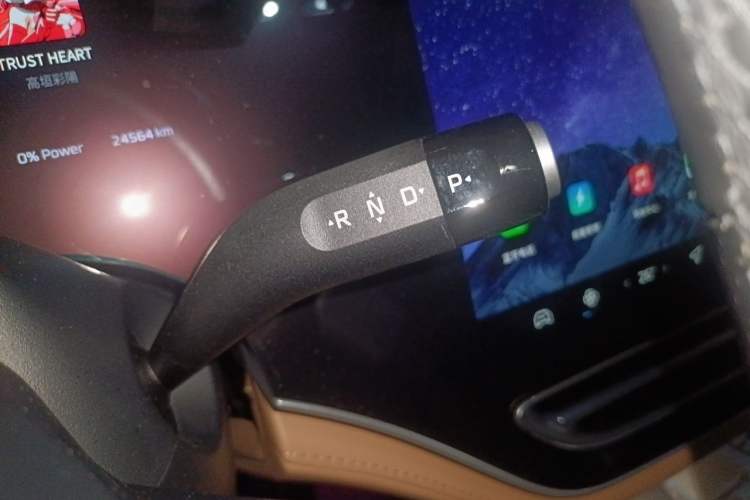 Used Rising R7 2023 Performance Screen Pro Edition Gear Lever