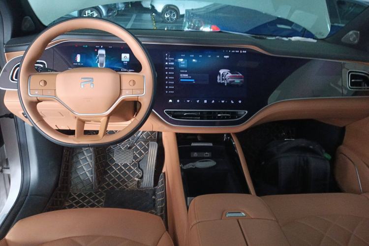 Used Rising R7 2023 Rear-Drive Screen King Edition Center Console