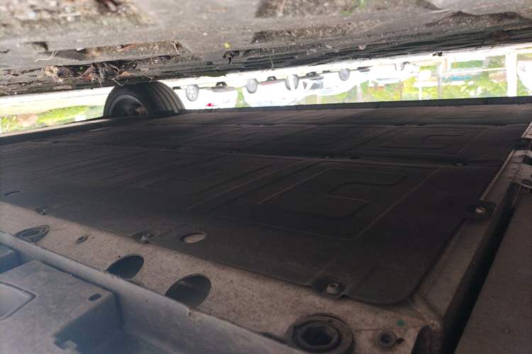 Used Rising R7 2023 Long-Lasting Screen King Edition Chassis Front Left