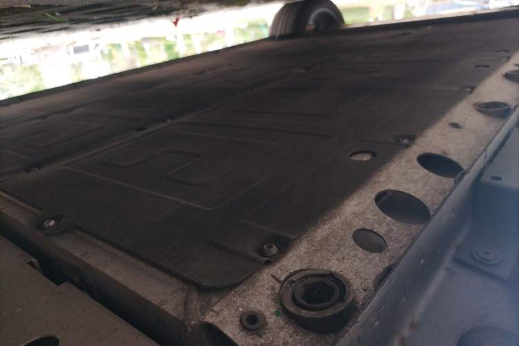 Used Rising R7 2023 Long-Lasting Screen King Edition Chassis Front Right