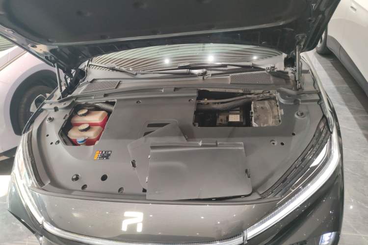 Used Rising R7 2023 Rear-Drive Screen King Edition Engine Bay
