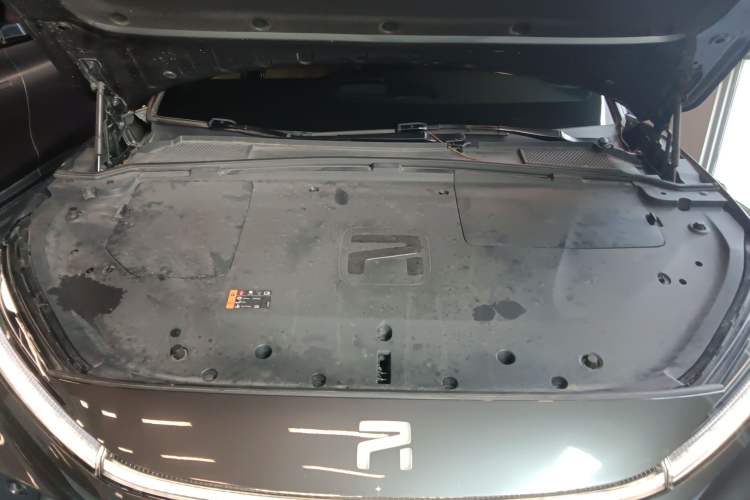 Used Rising R7 2023 Rear-Drive Screen King Pro Edition Engine Bay