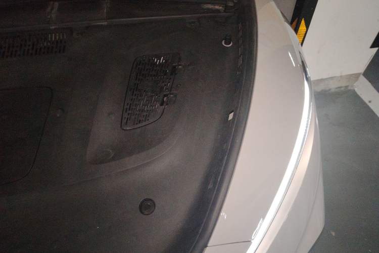 Used Rising R7 2023 Rear-Drive Screen King Edition Engine Bay Left