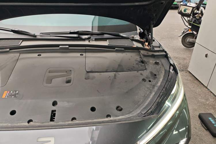 Used Rising R7 2023 Long-Lasting Screen King Edition Engine Bay Left