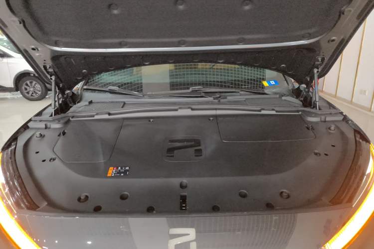 Used Rising R7 2023 Rear-Drive Screen King Pro Edition Engine Bay