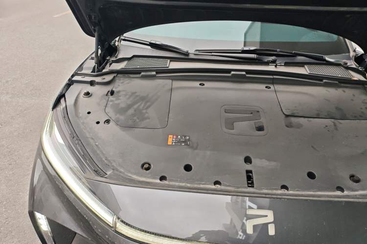 Used Rising R7 2023 Long-Lasting Screen King Edition Engine Bay Right