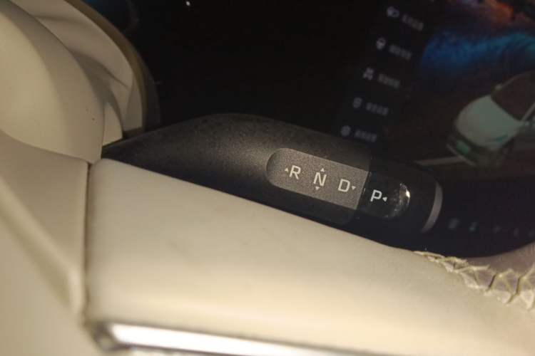 Used Rising R7 2023 Rear-Drive Screen King Edition Gear Lever