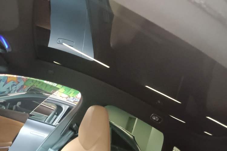 Used Rising R7 2023 Rear-Drive Screen King Pro Edition Headliner