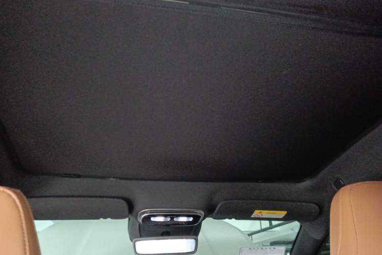 Used Rising R7 2023 Rear-Drive Screen King Edition Headliner