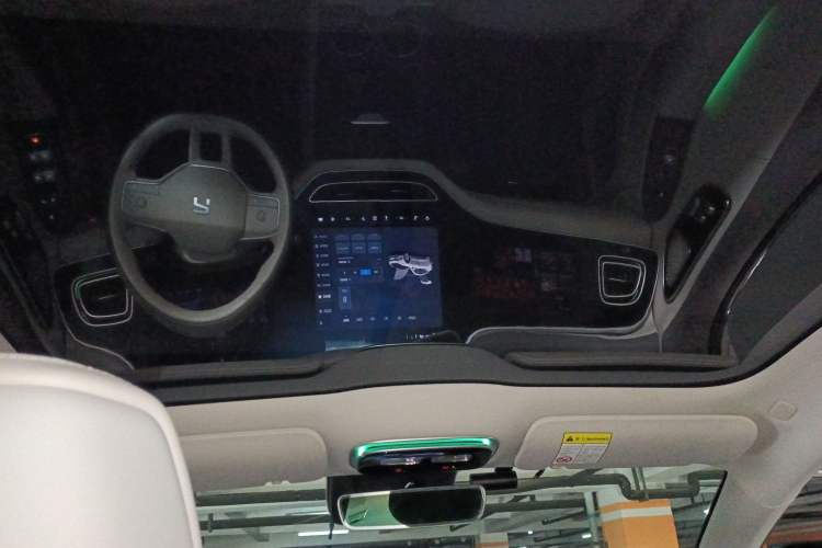 Used Rising R7 2023 Rear-Drive Screen King Edition Headliner