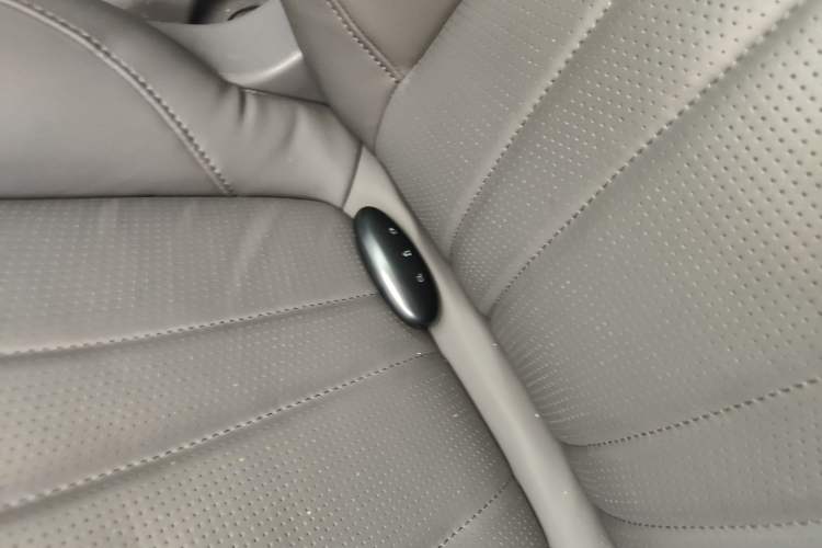 Used Rising R7 2023 Performance Screen Pro Edition Interior 1