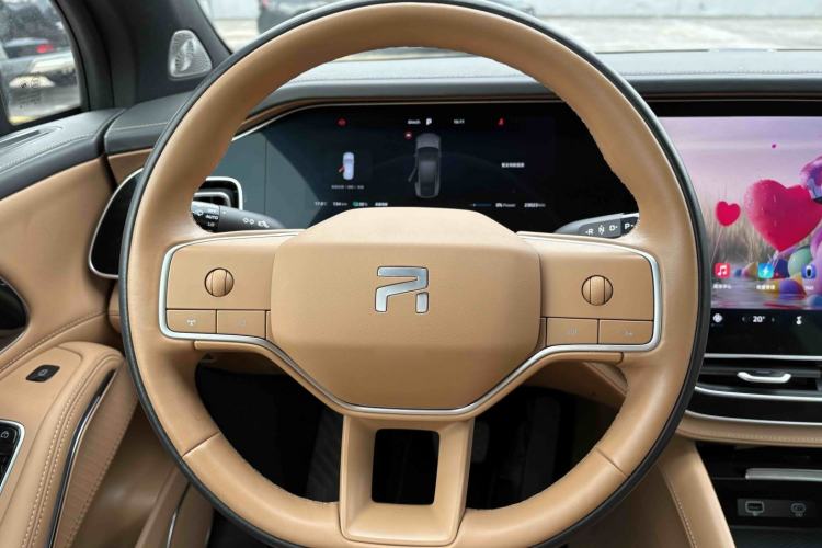 Used Rising R7 2023 Rear-Drive Screen King Edition Interior 4