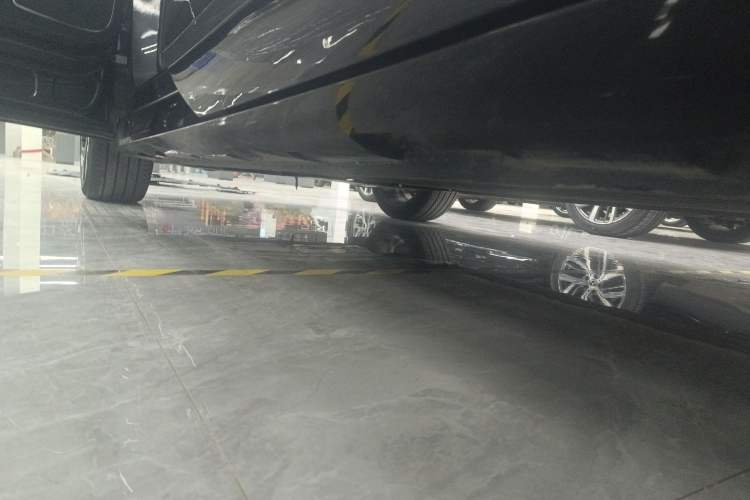 Used Rising R7 2023 Long-Lasting Screen King Edition Left Side Sill