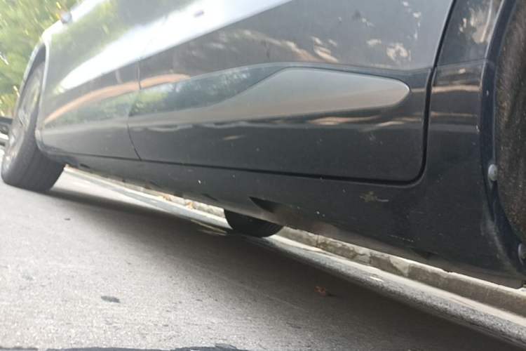 Used Rising R7 2023 Rear-Drive Screen King Pro Edition Left Side Sill