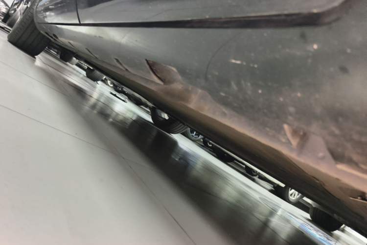 Used Rising R7 2023 Flagship Edition Left Side Sill